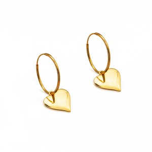 Imagen Aros Charlotte en forma de corazón hechos de Plata 925 bañados en oro y hechos a mano. Tienda de joyeria online.